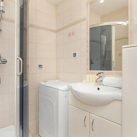 Wakacyjny Z Parkingiem 500 M Od Plazy By Renters